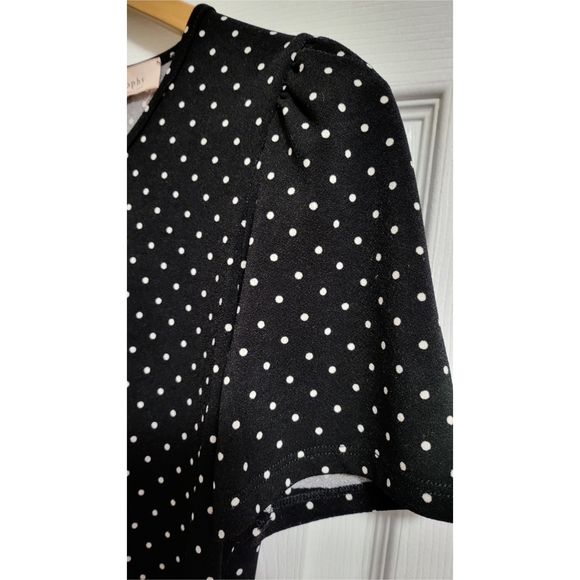 🌿Philosophy Women's Small Black & White Polka Dot Flared Shoulder Top - Picture 6 of 12